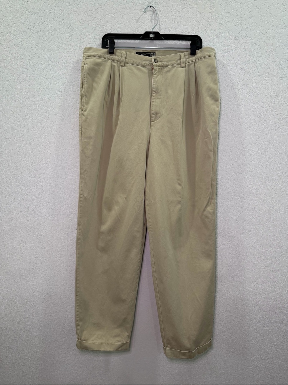 GAP Men’s Pleated Khaki Chinos - Light Tan - 38x32